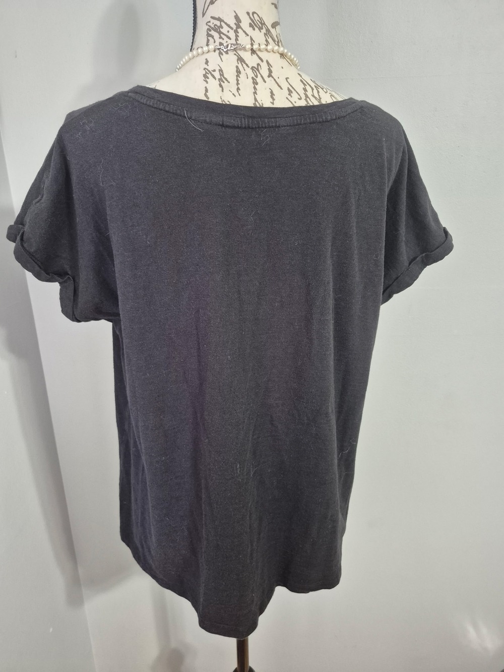 Black Short-Sleeve Scoop Neck Tee with Floral Embroidery - Picture 5 of 9